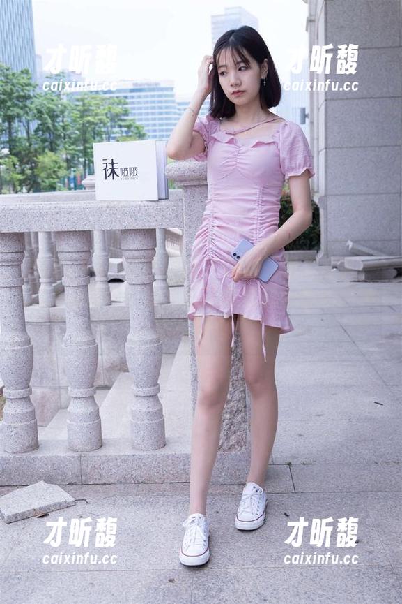 BoBoSocks袜啵啵 - 花絮版裸足写真：糯米的图包，让我忍不住想想她的401种走路姿势！