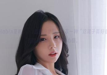 来看看Habin夏彬(하빈)的旗袍套图，分享一种“这裙子真好看，可我在想别的事”的复杂心情。
