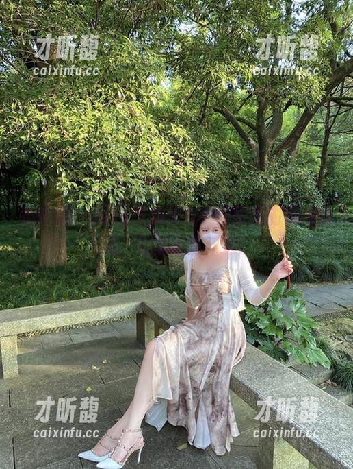 July芝岚 微密圈 - July芝岚修女:原图里的福利魔法,让你欲罢不能!