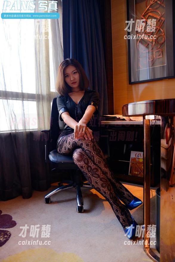 PANS写真-小小 PANS写真 - 小小与红裙,图包中的滑稽瞬间,简直像在看一出闹剧!