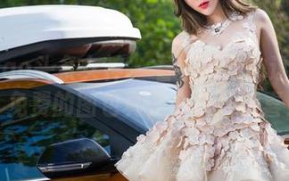 TouTiao头条女神 – 看松果儿的透明作品，免费的图包真是个意外惊喜！
