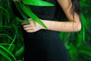 TuiGirl – 王依萌的裸足独白：高清写真集，映出心底的温柔