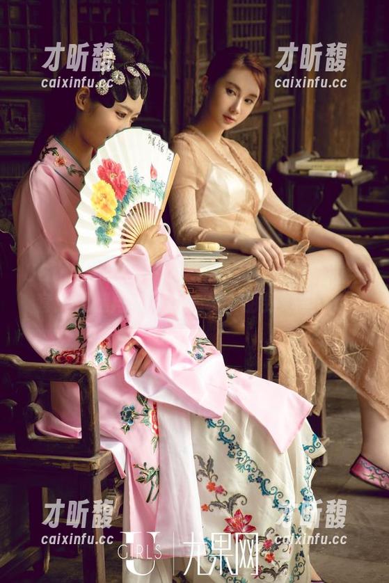 UGirls尤果网-Zora若拉 UGirls尤果网 - 从头到脚的Zora若拉全套:长腿再加点小心机,甜到心里了!