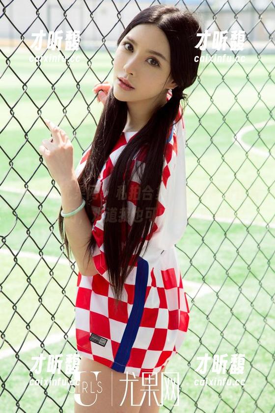 UGirls尤果网 - 私拍合集，安沛蕾的套装如梦似幻，难道我也可以参与其中吗？