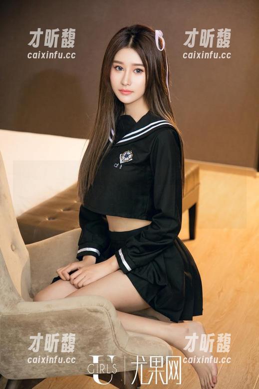UGirls尤果网-松果儿 UGirls尤果网 - 照片里的松果儿:她的职业装能让背影都成风景,原图真是太吸引了!