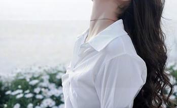 Xiuren秀人网 – 不知道Lavinia肉肉修女的写真怎么更新了，反正花痴了一整天！