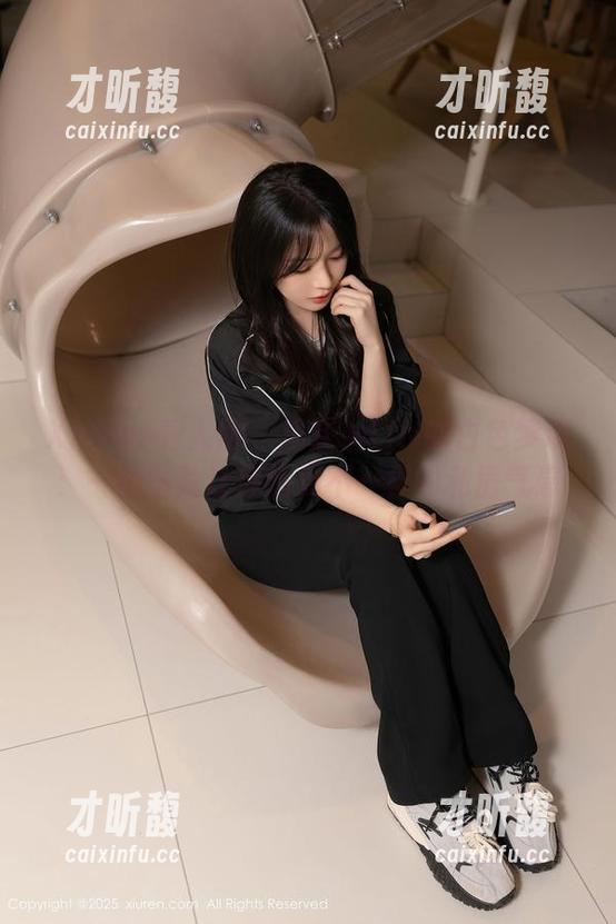 Xiuren秀人网 - 周琰琳LIN的白色梦境：一组图片让你感受不一样的私房气息
