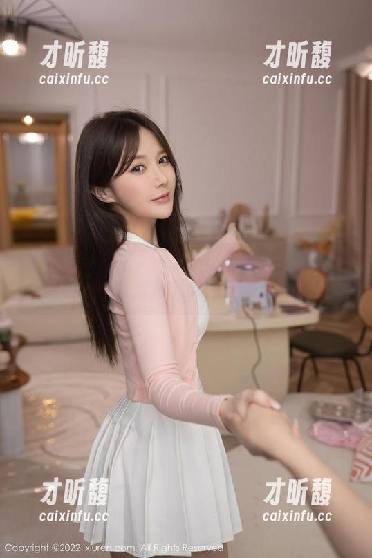 Xiuren秀人网 - 这不仅是圆圆酱的眼镜美图，还是我每天必看的快乐源泉！