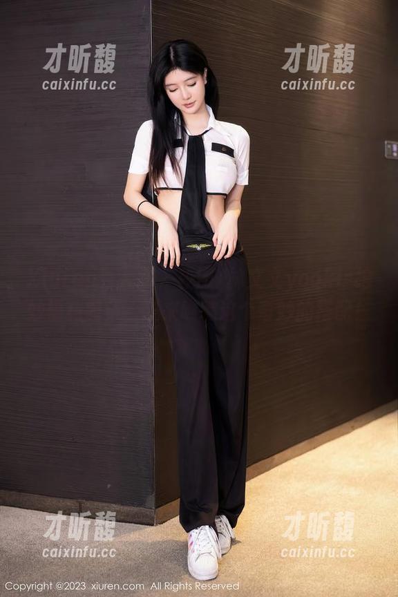Xiuren秀人网-林文文yooki Xiuren秀人网 - 校服+林文文yooki=绝妙福利图集,快来瞧瞧这个奇妙的搭配!