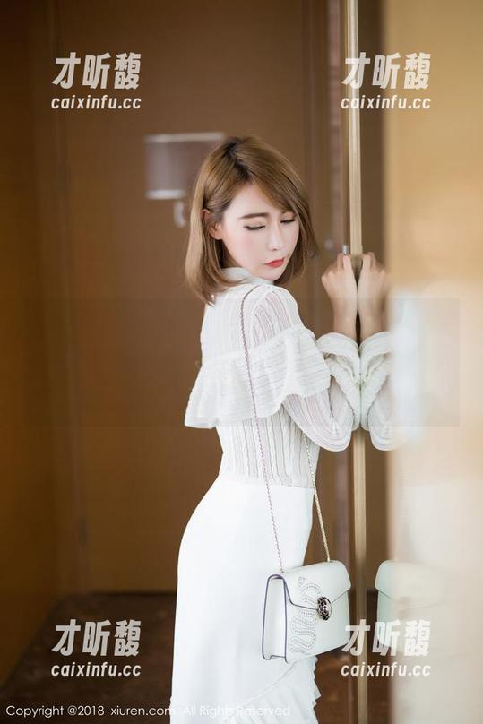 Xiuren秀人网 - 空姐遇上绯月樱：高清图册中的云端女神，飞行旅行从此变得不一样！