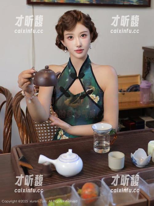 Xiuren秀人网 - 萌琪琪Irene教你穿水手服：无水印图片，轻松下载后就能复制她的奇妙气质！