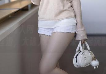 Xiuren秀人网 – 软软roro在线！剧情如同丝滑，太迷人了，快来一起沉醉！
