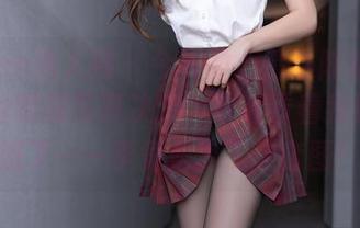 Xiuren秀人网 – 今天的心情由陈雅漫VICKY的制服写真决定，看着看着我都想加班了——毕竟是为了这套图！