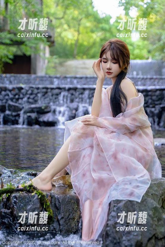 Xiuren秀人网-鱼尾fish Xiuren秀人网 - 鱼尾fish职业装写真新鲜出炉:为什么说她把“职业”与“优雅”玩得淋漓尽致?