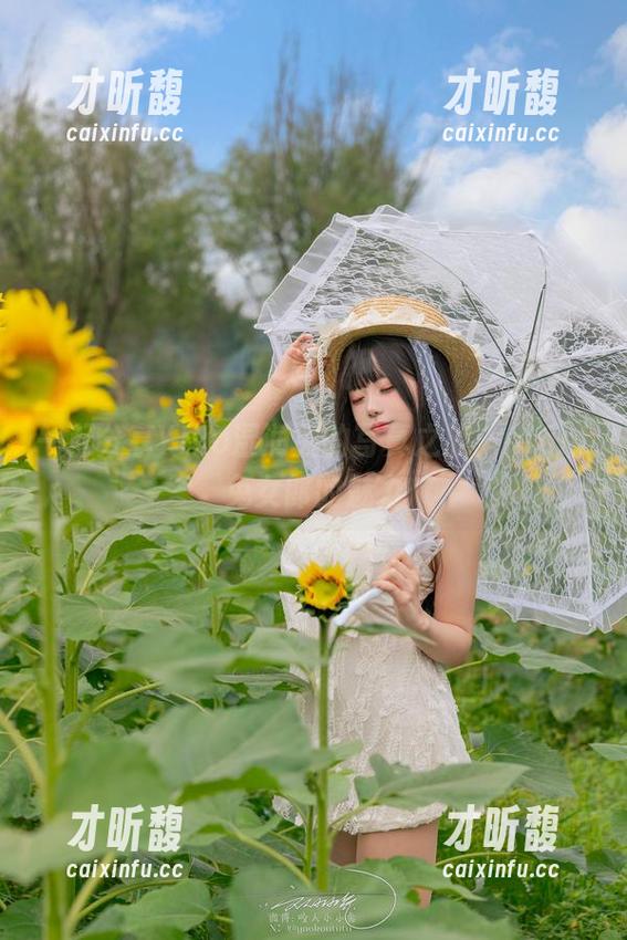 Yiko湿润兔 一起分享Yiko湿润兔的写真之旅:night兔女郎的魅力