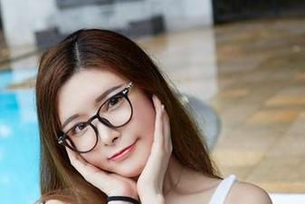 YouWu尤物馆 – 俞夕梦的美足写真用照片让你感受脚的优雅，真的是，不被我这双老皮鞋所束缚啊！