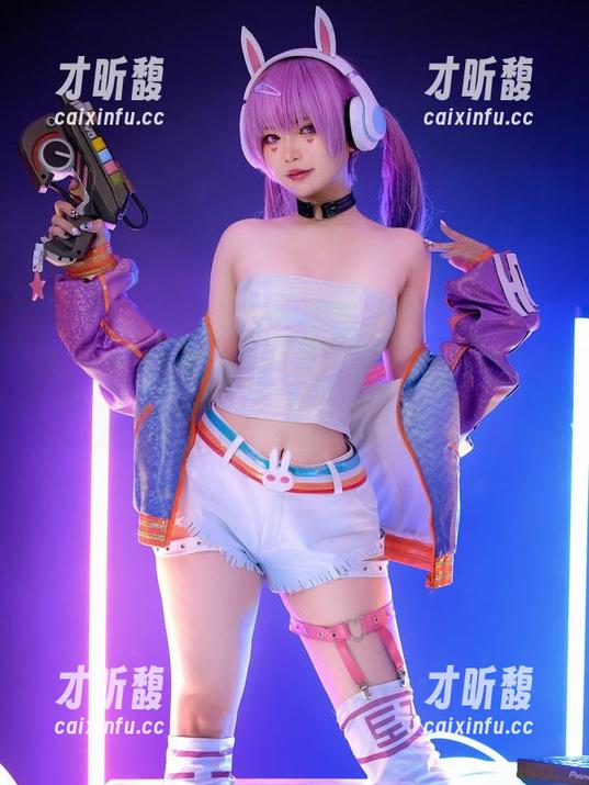 ZinieQ 跟随ZinieQ的浴室探险,cos图册中隐藏的都是些奇妙的感觉