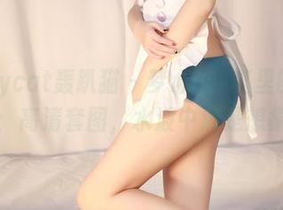 partycat轰趴猫 – 梦心玥浴缸里的小故事：高清套图，水波中满是想象。