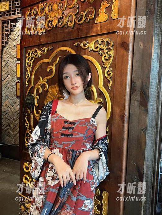 roroki骷髅姬 看,roroki骷髅姬在高清写真中舞动,那身套装,真是不得了!
