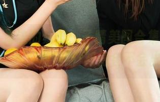 丽柜 – 海边的延伸：子晴美图合集，浪花在对我耳语，詹姆斯·邦德会不会出现呢？