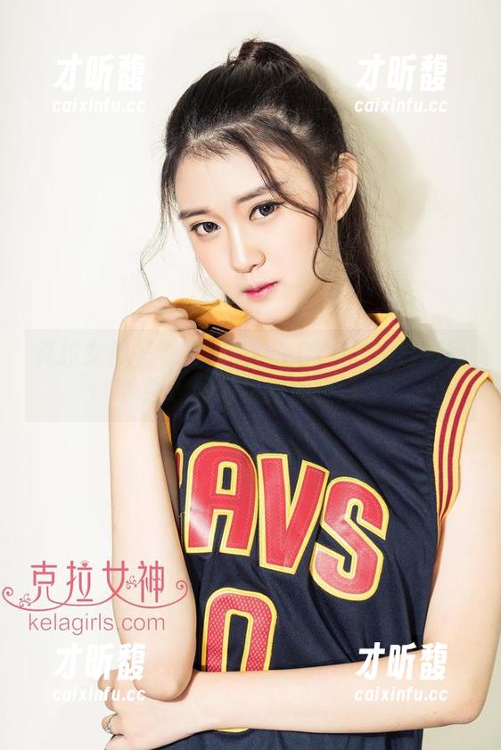 克拉女神-YOYO 克拉女神 - 私拍时光:YOYO的纯白套图教你如何优雅地撒娇