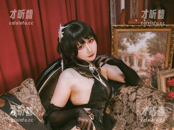 兔胖胖min 今天的更新:兔胖胖min和百合黑白兔女郎,图片直击你的萌点!