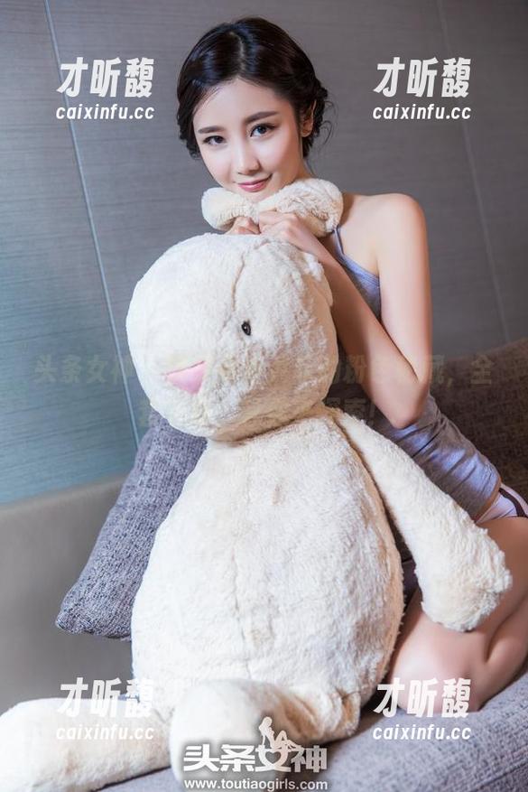 头条女神-尹菲 头条女神 - 快来看看尹菲的粉色秘藏,全套下载,等你来探索!