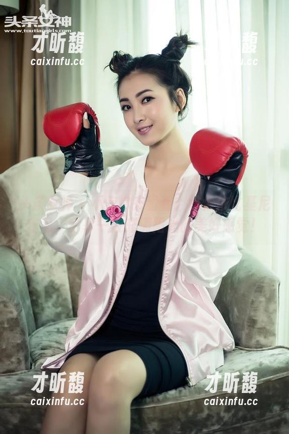 头条女神-林依依 头条女神 - 不信你来看看:林依依比基尼作品,分享一波充满阳光的美好感觉!