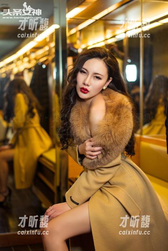 头条女神-艾小青 头条女神 - 艾小青的茶水间OL女士图集:当工作遇上优雅