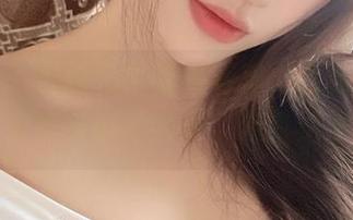 微密圈 – 最新奶宝妹纸写真，白色装扮下的柔美与俏皮结合，简直绝了。