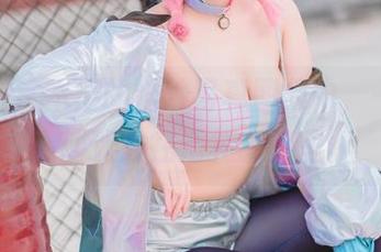 畅游在宫本樱的婚纱写真图集中，一不小心就迷失在婚礼的梦里。