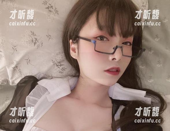 小泉学姐吖 快来看!小泉学姐吖的连体衣美图到底有多让人心动?别说我没提醒你哦!