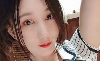 微密圈 – 小玉吃果冻与她的毛衣：私房写真，暖到心里！