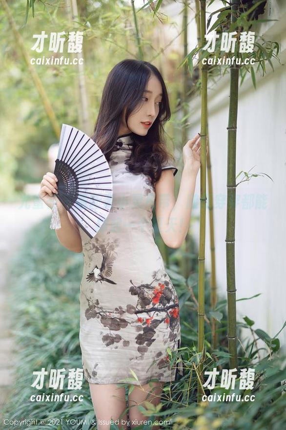 尤蜜荟-谭小灵 尤蜜荟 - 最新谭小灵吊带,随便穿穿都能撑起一个夏天!