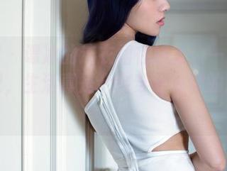 推女郎 – 谭冰的连衣裙在线上：一边看一边感叹，生活真是个会穿连衣裙的魔法师！
