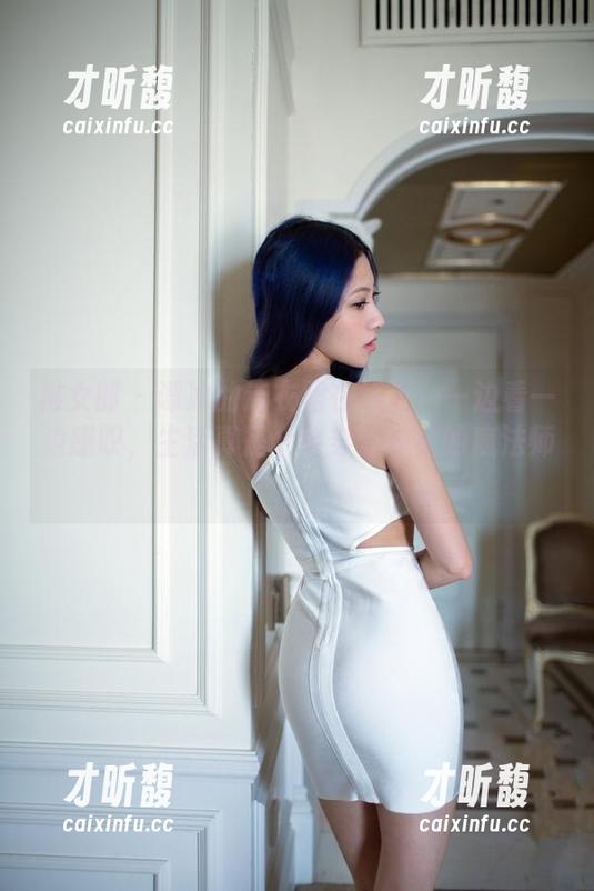 推女郎 - 谭冰的连衣裙在线上：一边看一边感叹，生活真是个会穿连衣裙的魔法师！