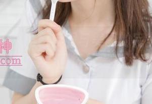 梦丝女神 – 黑色校服与美图的完美融合：乔儿的青春回忆总是充满戏谑