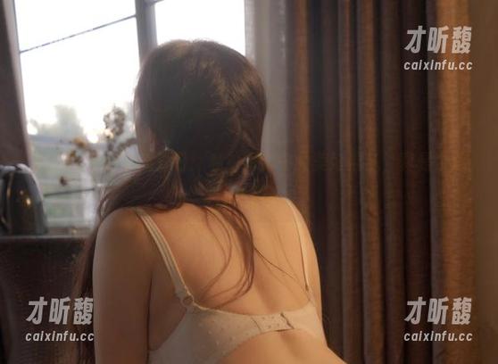 樱晚gigi 当樱晚gigi邂逅夏日:私拍图集中的美好混乱,真是个意外的惊喜!