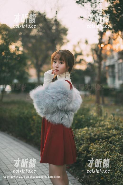 波萝社 - Suki朱忆音水手服大揭秘：美图合集唤醒你沉睡的青春！