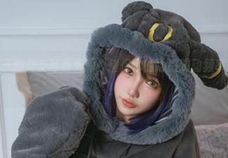 打开狐洛洛子的女友写真资源，确保你的心脏跳动频率没超过180！
