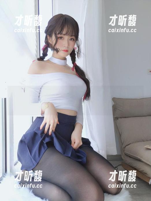 白银81 分享一下白银81的连体透泳衣高清照,感觉有种“泳池里的女神”瞬间的错觉…