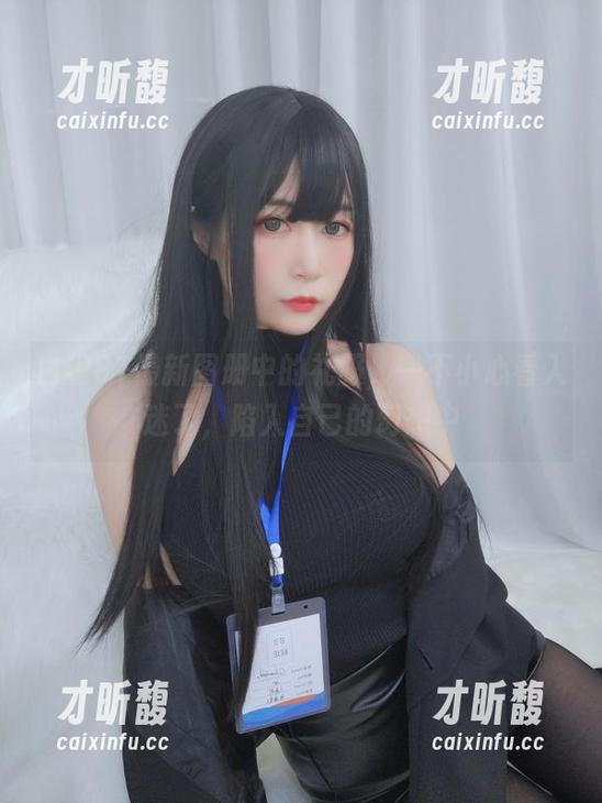 白银81 白银81最新图册中的礼服,一不小心看入迷了,陷入自己的幻想中