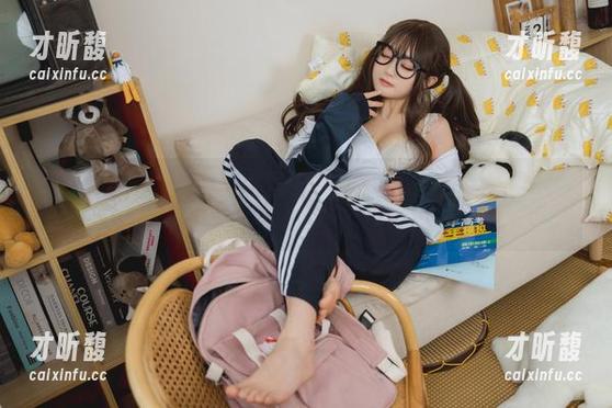 神沢永莉 吸引眼球的神沢永莉厨房短款女仆:作品集下载,为何忍不住想多看一眼?