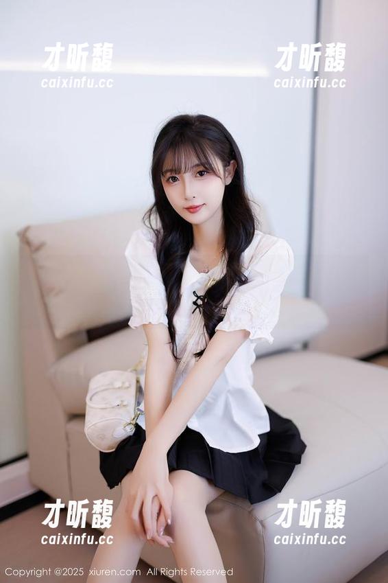 秀人网 - 精选会飞的小虎牙黑色套图，细节之处竟藏着故事