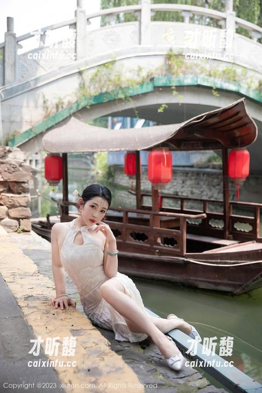 秀人网-周于希Sally 秀人网 - 周于希Sally的黑丝美腿原图更新,发现新角度和新姿势,一起看吧!