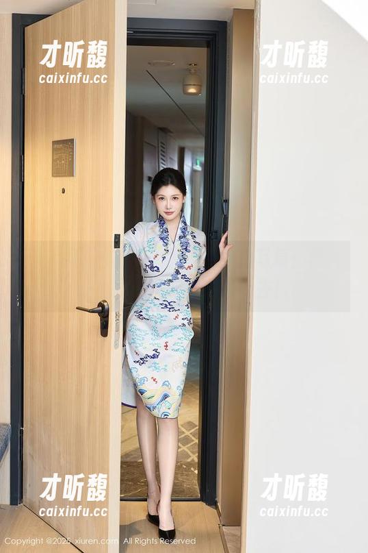 秀人网-小蛮腰lvy 秀人网 - 小蛮腰lvy最新纯白写真:图片让我忍不住想一口咬下去!