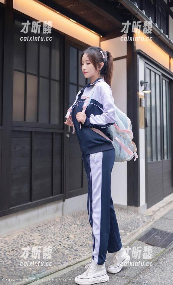 秀人网 - 图册大揭秘：李七喜白裙写真，轻轻一摆就是春风十里！