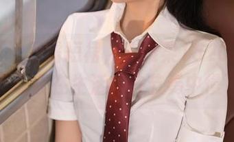 秀人网 – 只需短裙，李雅柔182CM的全套写真让我在生活的快节奏中慢下来。