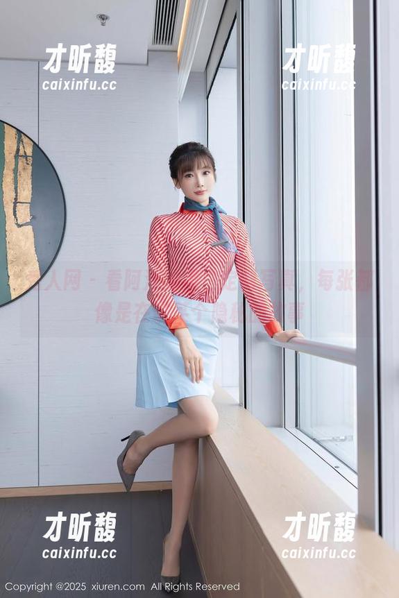 秀人网-阿汁 秀人网 - 看阿汁的黑白定制写真,每张都像是在讲某个隐秘的故事