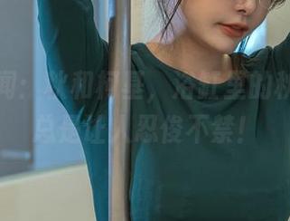 私拍趣闻：秋和柯基，浴缸里的秋天季节总是让人忍俊不禁！